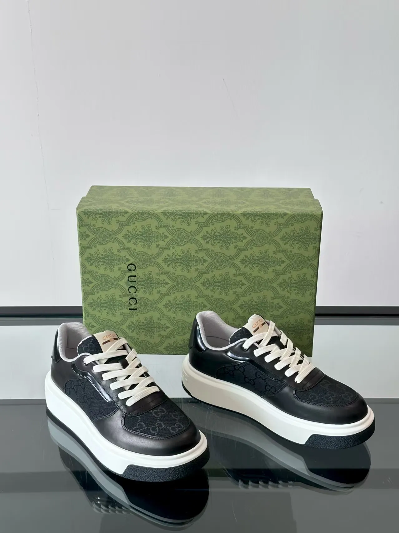 P460. New men's shoes GUCCI [Lightning] latest shoes shipped. Original quality, fashionable, special materials, sheepskin lining, new packaging. The foot feels super comfortable and the workmanship is impeccable. Size: 38-45, white lining. No. 058